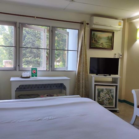 Changpuak Hotel Chiang Mai Bagian luar foto