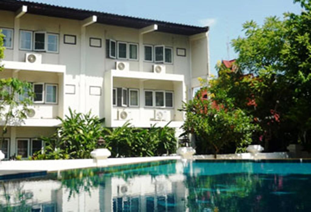 Changpuak Hotel Chiang Mai Bagian luar foto