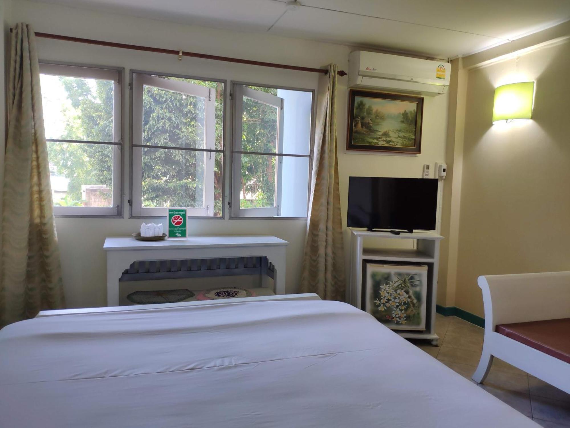 Changpuak Hotel Chiang Mai Bagian luar foto