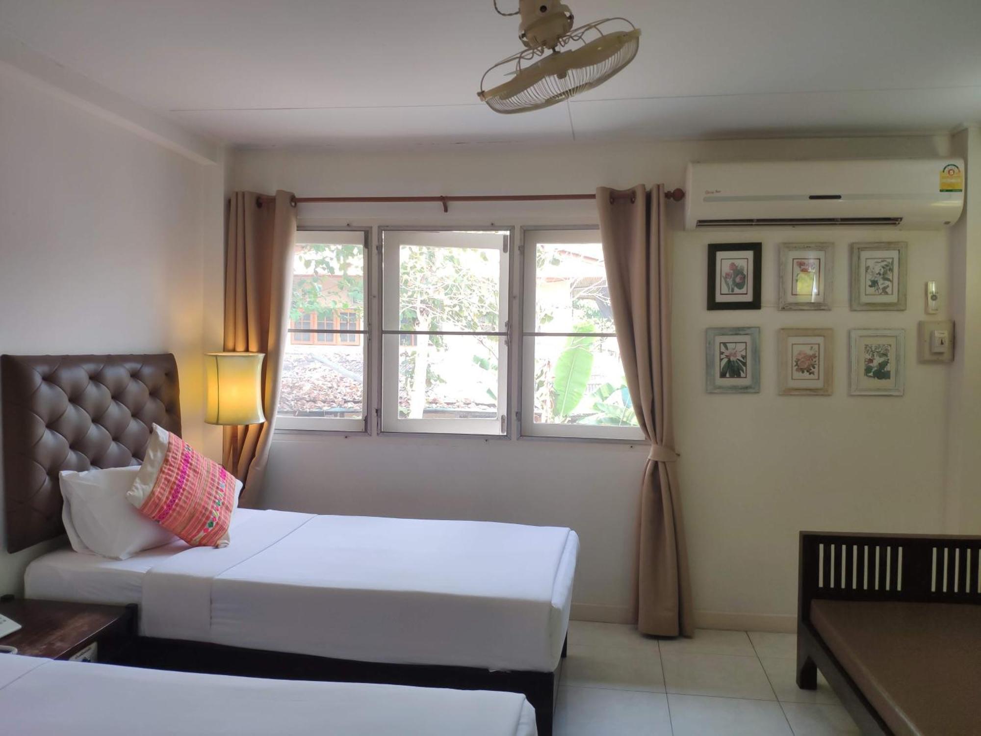 Changpuak Hotel Chiang Mai Bagian luar foto
