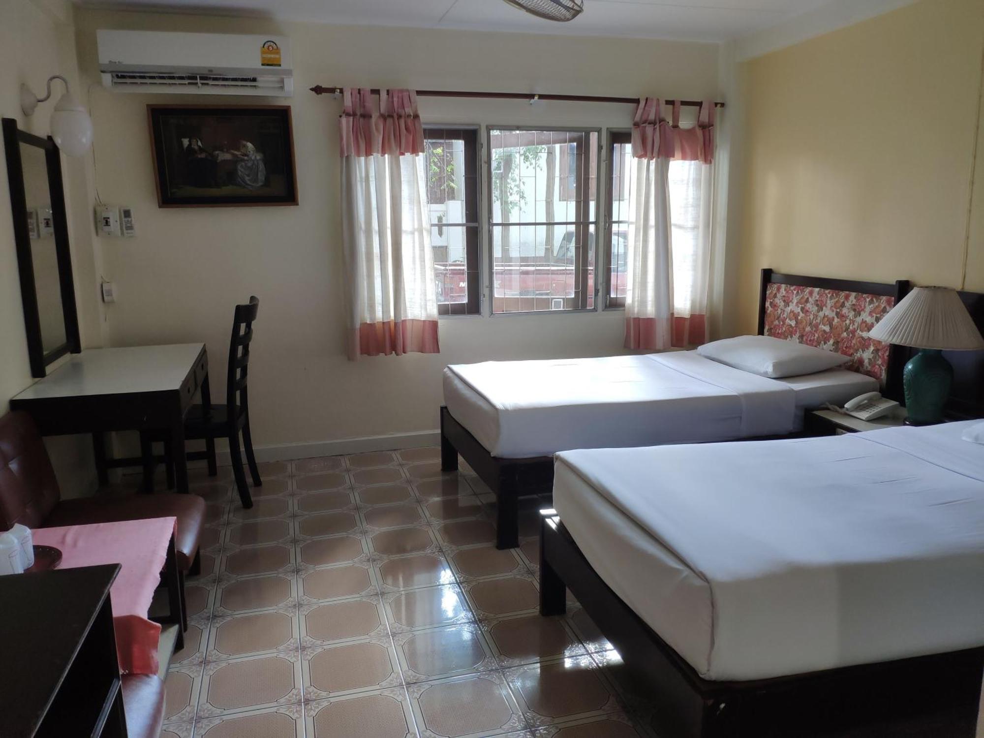 Changpuak Hotel Chiang Mai Bagian luar foto