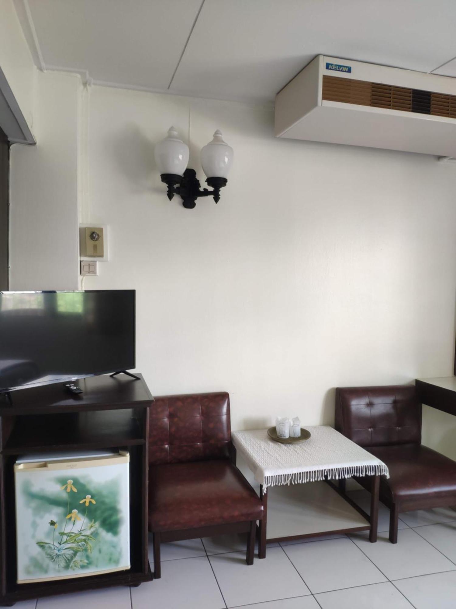 Changpuak Hotel Chiang Mai Bagian luar foto