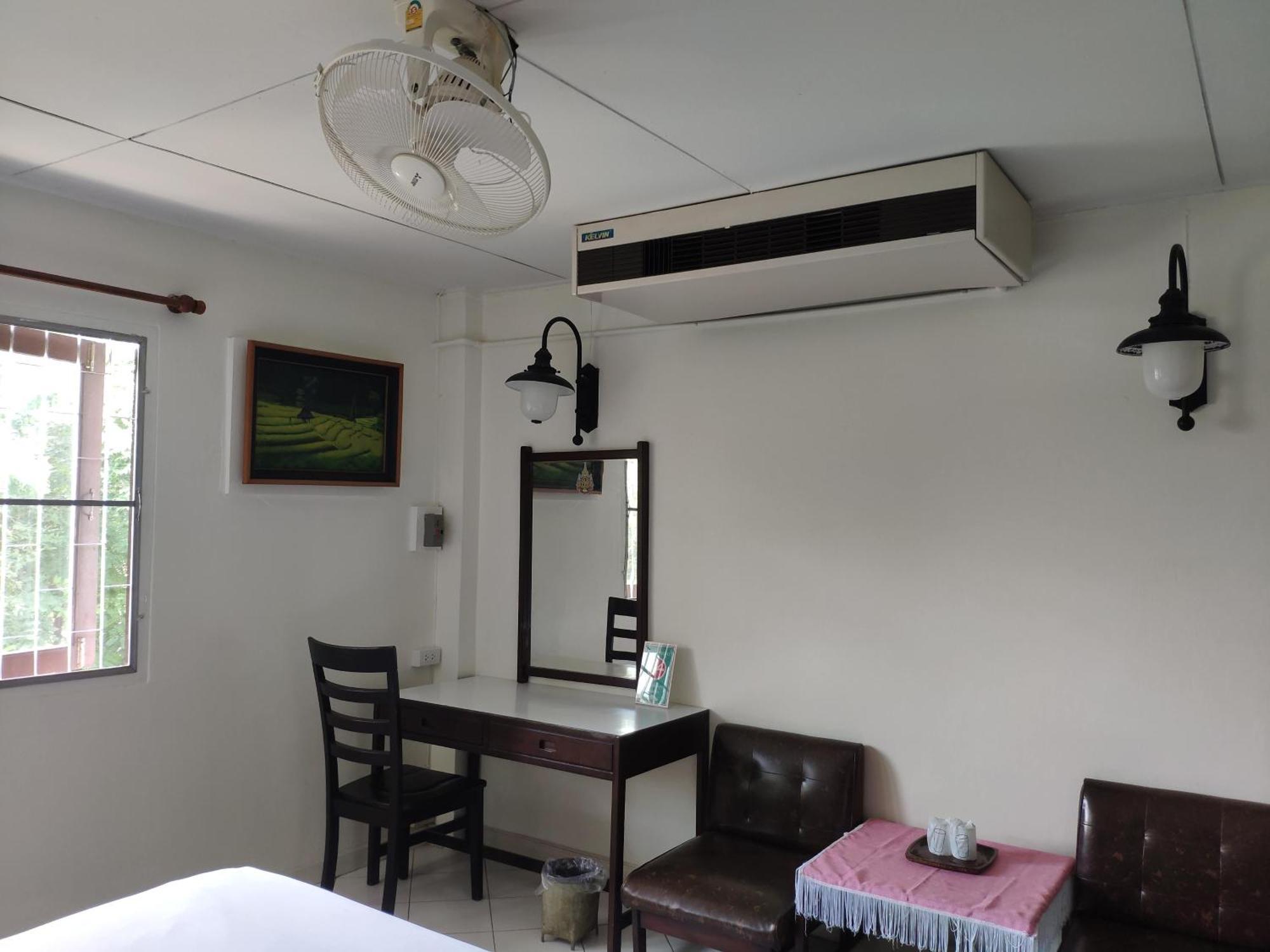 Changpuak Hotel Chiang Mai Bagian luar foto