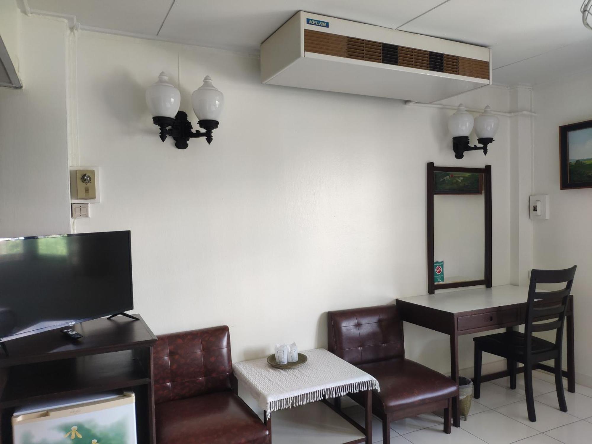 Changpuak Hotel Chiang Mai Bagian luar foto