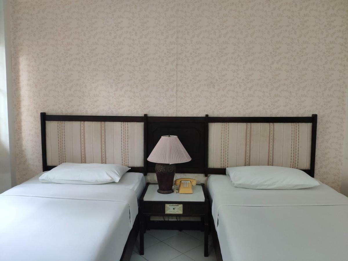 Changpuak Hotel Chiang Mai Bagian luar foto