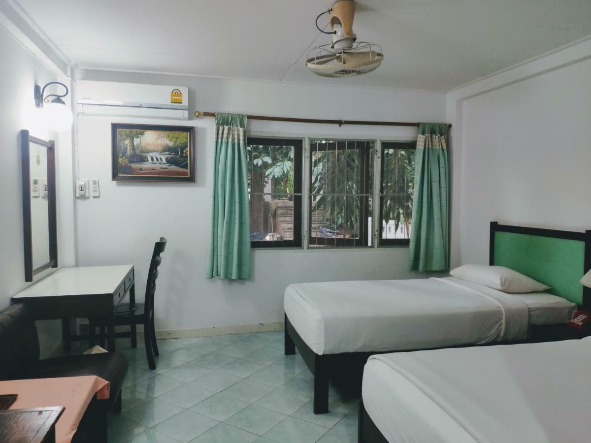 Changpuak Hotel Chiang Mai Bagian luar foto